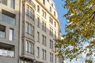 Idéalement situé dans le quartier « Sainte-Catherine », à proximité de nombreux commerces, au 1er étage d’un immeuble de caractère, nous...