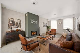 - Volledig gerenoveerde, instapklare woning<br />- Ideale ligging in Menen: Vooruitgangsstraat 33<br />- Ruime en lichtrijke leefruimte<br />- Open keuken<br />- Zonnige, verzorgde tuin met terras en uitweg voor fietsen<br />- 3 slaapkamers<br />- 2 badkamers (1 met ligbad en 1 met douche)<br />- 3 toiletten<br />- Aangesloten regenwaterput van 10.000 liter<br />- Conforme elektriciteit<br />- Uitstekend EPC: 207 kWh/m²/jaar, UC: 3594273<br />- Richtprijs: € 279.000