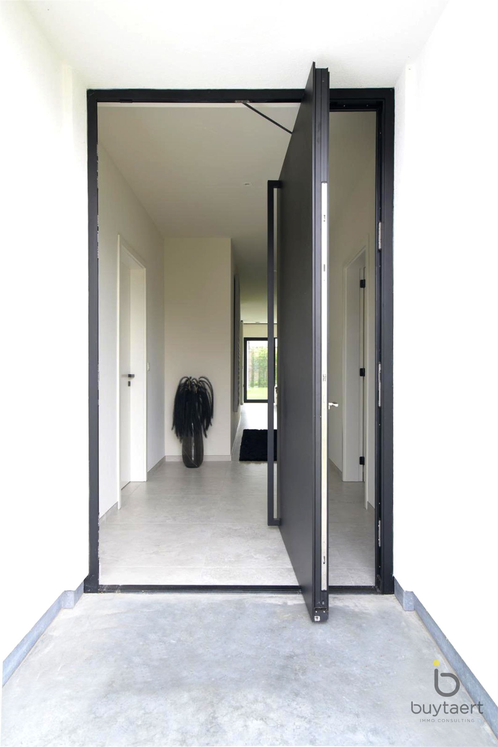 Knappe GELIJKVLOERSE villa + bijgebouw te Halle! - foto 4