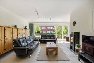 Deze verrassend veelzijdige woning uit 1980, gelegen in de rustige Gebroeders Van Raemdoncklaan in Edegem. Ideaal voor kangoeroewonen,...