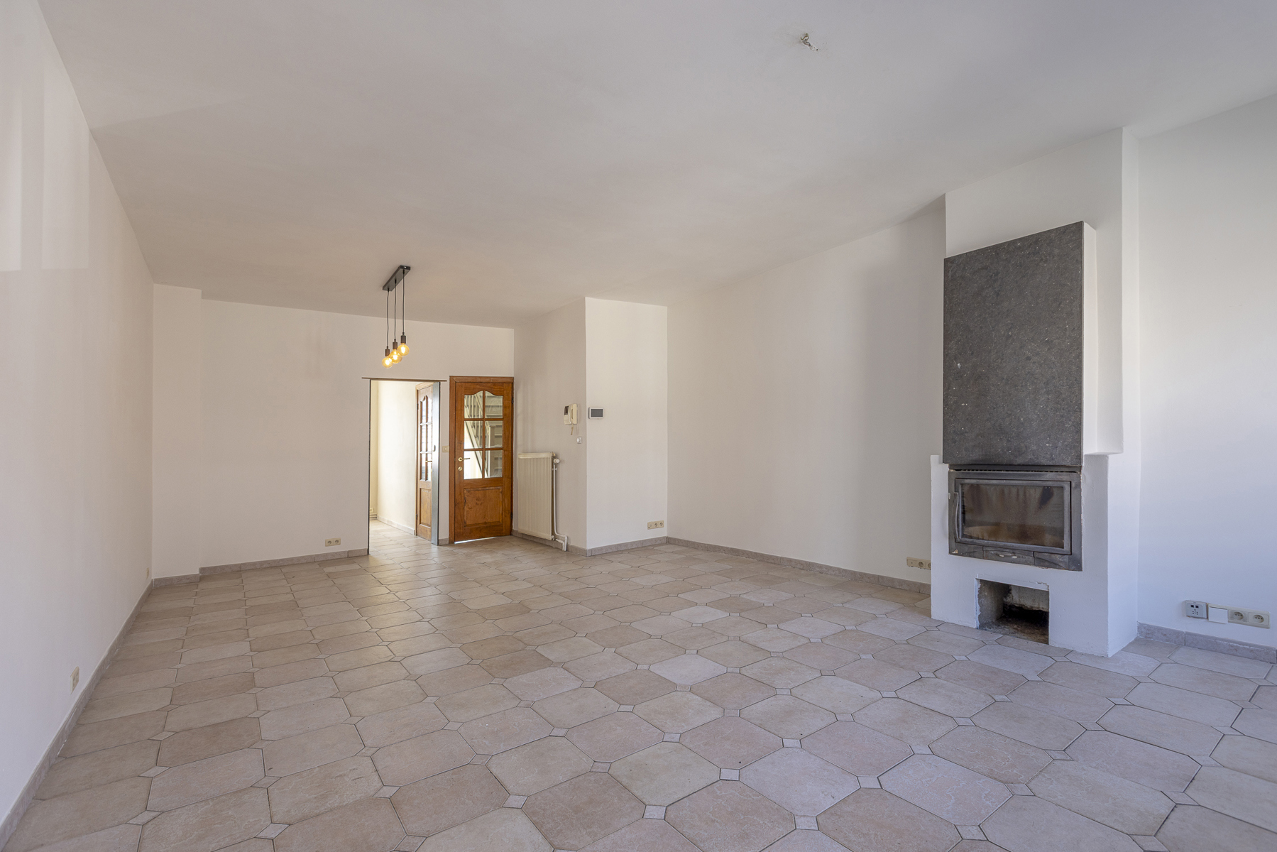 Ruime ééngezinswoning met grote garage en 4 slaapkamers. - foto 4