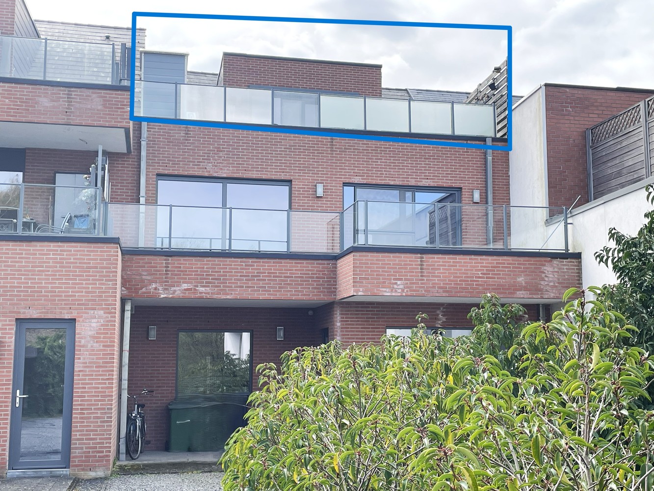 1-SLK appartement met ruim terras en carport in hartje Bonheiden - photo 2