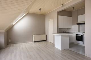 Deze aangename studio met een bewoonbare oppervlakte van 36m² is gelegen op de derde verdieping. De studio geniet van een ideale ligging in...