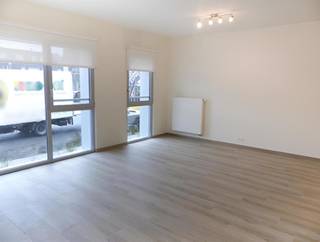 In het centrum van Waterloo, in het complex Les Jardins du Vallon, vindt u dit lichte appartement van ±55 m² op de begane grond. Het bestaat uit...