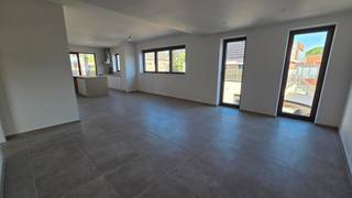Onder de kerktoren van Eke bevindt zich deze kleinschalige residentie met vier uiterst ruime en lichtrijke appartementen. De woningen zijn tot in...