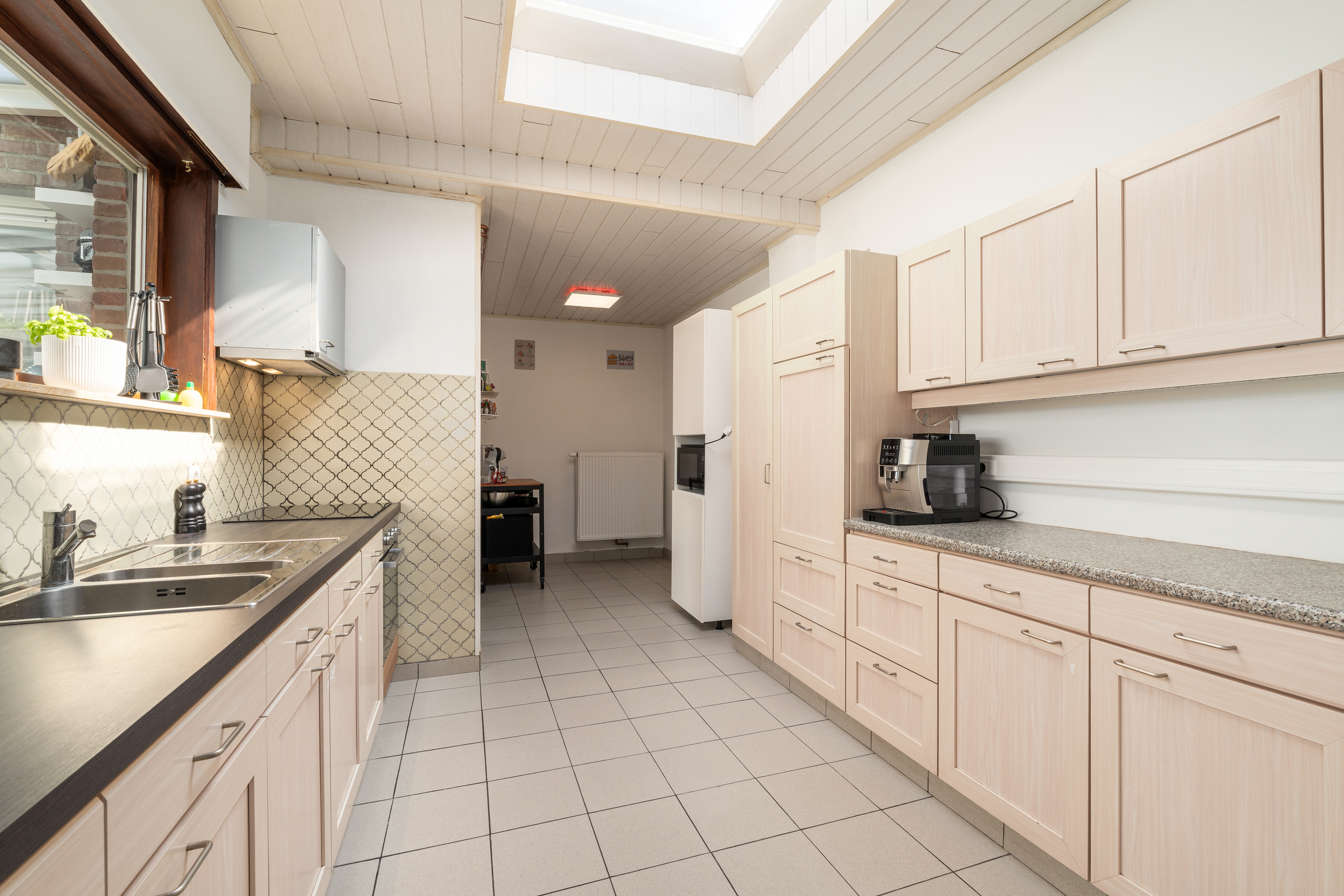 Half open gezinswoning met garage en leuke tuin rand Eeklo! - foto 4