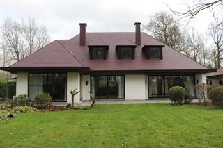 Deze instapklare woning is ideaal gelegen voor wie op zoek is naar ruimte en bereikbaarheid. Vlak naast de N16 en op korte afstand van de A12...