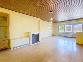 Gelegen aan de Stationsstraat 98 bus 11, bevindt dit appartement zich op een toplocatie in Eeklo: op wandelafstand van het station, scholen,...