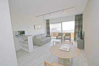 Nieuwpoort : Instapklare studio met slaaphoek met zicht op zeeIn het centrum van Nieuwpoort-bad, nabij de zeedijk in de  winkelstraat, gelegen op de...