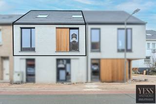<div>
<div>
<h1><span>Uw eigen appartement in het hart van Ichtegem</span></h1>
<p><strong><span>Betaalbaar en kwalitatief wonen met extra comfort én privacy.</span></strong></p>
<p><strong><span>💡 De vermelde prijzen zijn inclusief 6% btw op de constructieprijs, mits aan de wettelijke voorwaarden wordt voldaan.</span></strong></p>
<p><span>In het centrum van </span><strong><span>Ichtegem</span></strong><span> verrijst deze </span><strong><span>kleinschalige en kwalitatieve residentie</span></strong><span> met slechts </span><strong><span>4 ruime appartementen</span></strong><span> en </span><strong><span>10 private autostaanplaatsen</span></strong><span>.</span></p>
<p><span>Dankzij de beperkte schaal geniet u hier van </span><strong><span>rust, comfort en privacy</span></strong><span>, gecombineerd met een uitstekende ligging.</span></p>
<h3><span>4 ruime appartementen – met de mogelijkheid uw private staanplaats aan te kopen</span></h3>
<p><strong><span>Gelijkvloerse appartementen – 2 slaapkamers</span></strong></p>
<ul>
<li><span>Netto bewoonbare oppervlakte van </span><strong><span>79 m² en 85 m²</span></strong></li>
<li><strong><span>Privatieve tuin van ca. 67 m²</span></strong></li>
</ul>
<p><strong><span>Duplexappartementen – 3 slaapkamers</span></strong></p>
<ul>
<li><span>Netto bewoonbare oppervlakte van </span><strong><span>104 m² en 107 m²</span></strong></li>
<li><strong><span>Zeer ruim terras van ca. 16 m²</span></strong></li>
</ul>
<p><span>De </span><strong><span>gelijkvloerse appartementen</span></strong><span> bieden dankzij hun ruime privatieve tuin een aangename combinatie van binnen- en buitenruimte.</span></p>
<p><span>De </span><strong><span>duplexappartementen</span></strong><span> beschikken dan weer over royale terrassen met </span><strong><span>minimale inkijk</span></strong><span>, waardoor u in alle rust kunt genieten van uw buitenruimte en van </span><strong><span>een optimale privacy</span></strong><span>.</span></p>
<p><span>Een ideale keuze voor wie op zoek is naar een </span><strong><span>ruim, energiezuinig en kwalitatief appartement</span></strong><span>, op een centrale locatie in Ichtegem.</span></p>
<p>Interesse? Bel 050 33 59 03 / info@yess-vastgoed.be</p>
</div>
</div>