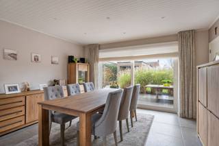 Deze instapklare en super goed onderhouden woning is werkelijk een pareltje voor wie zonder zorgen wil verhuizen. Bij het binnenkomen geniet je...