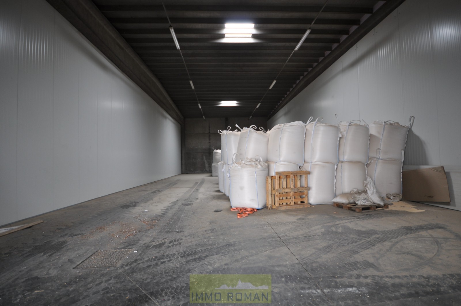 Magazijn van 350 m² gelegen te Avelgem, deelgemeente Kerkhove. - foto 1