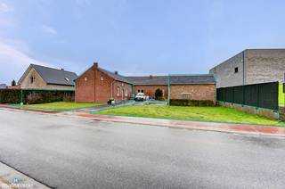 RUSTIG GELEGEN EENGEZINSWONING MET 2 SLAAPKAMERS, TUIN EN GARAGE TE VLIERMAALROOTEengezinswoning gelegen te Vliermaalroot. Deze woning is gelegen op...