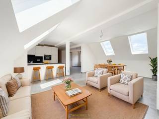 <strong>LUXUEUS NIEUWBOUWPROJECT</strong> in Brakel, afgewerkt in <strong>TIJDLOZE COTTAGE-STIJL</strong> met oog voor kwaliteit en detail. Deze kleinschalige residentie omvat <strong>9 ENERGIEZUINIGE NIEUWBOUWAPPARTEMENTEN MET 1, 2 OF 3 SLAAPKAMERS</strong>, ideaal voor alleenstaanden, koppels, jonge gezinnen of senioren. Elk appartement geniet van een do<strong>ORDACHTE INDELING, MAXIMALE LICHTINVAL</strong> en een <strong>RUIME PRIVÉ BUITENRUIMTE</strong> in de vorm van een terras of een eigen tuin. Met bewoonbare oppervlaktes van <strong>86 M² TOT 130 M² </strong>biedt dit project comfort op maat. Daarnaast zijn er <strong>13 PARKEERPLAATSEN VOORZIEN</strong>. Dankzij de centrale ligging in het hart van Brakel, <strong>DICHT BIJ WINKELS, SCHOLEN EN OPENBAAR VERVOER</strong>, én de vlotte verbinding naar omliggende steden, combineert Residentie Rano het beste van <strong>LANDELIJK WONEN MET STEDELIJKE BEREIKBAARHEID.</strong> Gezamelijke tuinberging voor fietsen en andere achteraan voorzien, alsook 2 staanplaatsen met oplaadpunt voor wagens en vooraan 1 gehandicapten en 1 extra bezoekersparking.. Kwalitatief <strong>WONEN, DUURZAME TECHNIEKEN EN EEN HOOG WOONCOMFORT</strong> maken van Residentie Rano een slimme vastgoedinvestering én een warme thuis. <br /><br />Verkoop valt onder 21% BTW!<br /><br />Adres: Herreweg 35 te Brakel