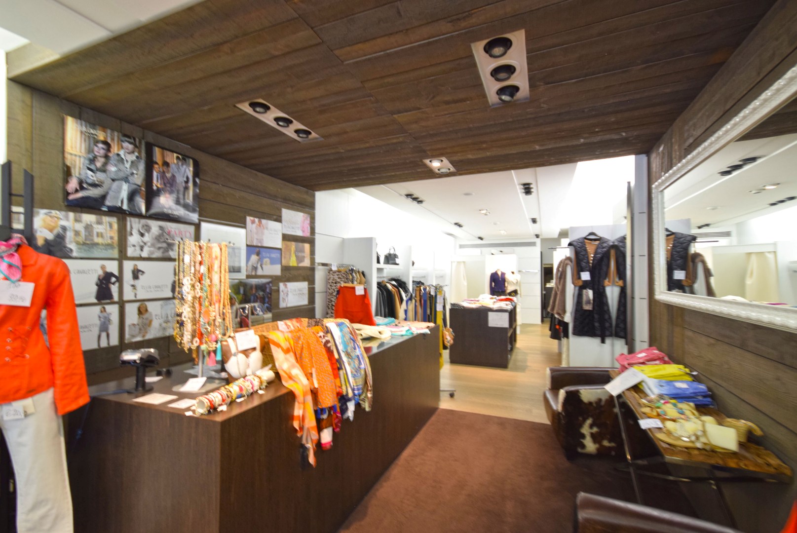 HANDELRUIMTE MET MAGAZIJN IN HET STADSCENTRUM VAN ROESELARE - foto 2