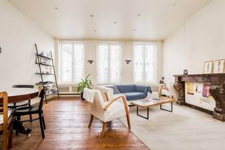 Ruime te renoveren woning (+/- 320m²) met tuin op een strategische locatie in Schaarbeek. Gelijkvloers verdieping met ruime inkomhal en 3...