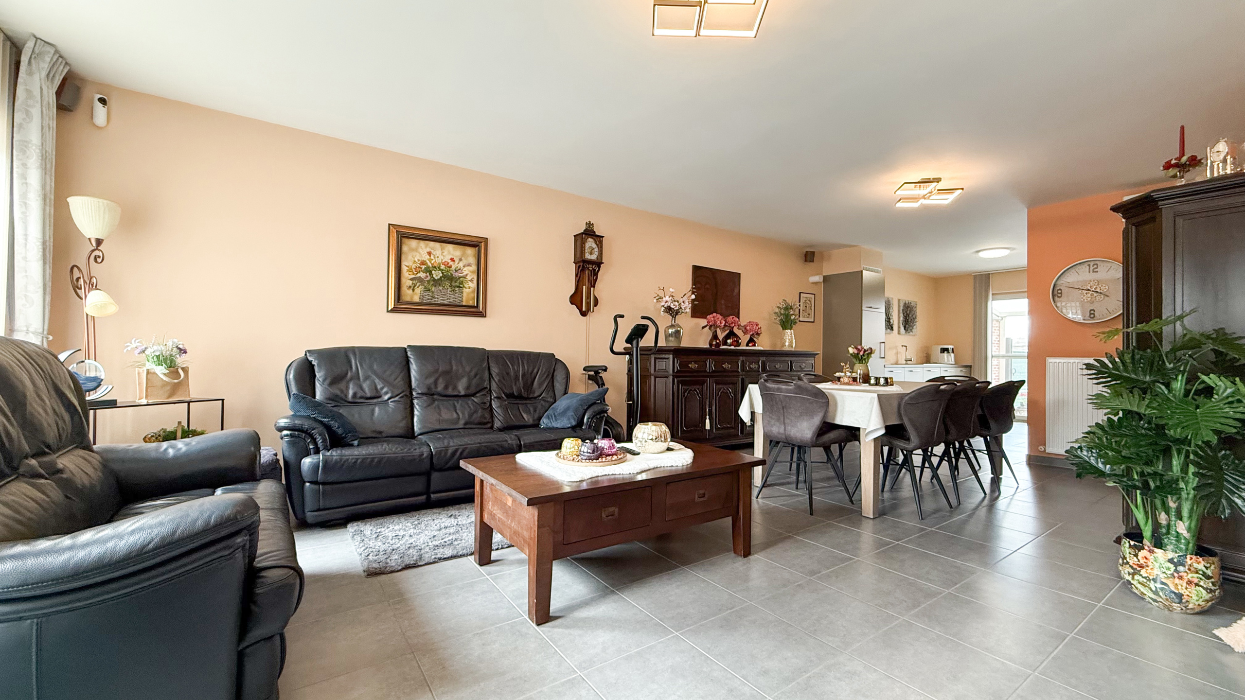 Ruim gelijkvloers appartement met tuin en parking - foto 2