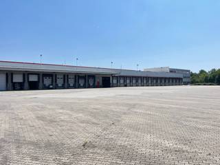 Fenomenaal gelegen loods met een oppervlakte van 4.000 m² te huur in industriezone Mechelen-Zuid nabij de E19. Het magazijn is voorzien van...