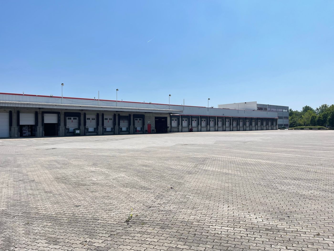 4.000 m² opslagruimte nabij E19 - foto 1