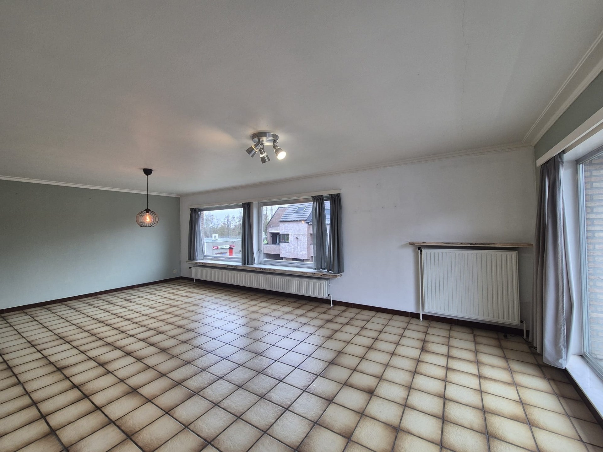 Centraal gelegen ruim appartement met groot zongericht terras en garage. - foto 2