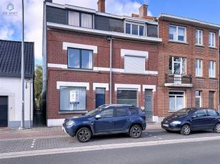 CHARMANTE MAISON ÉCOÉNERGÉTIQUE AVEC GRAND JARDIN, PROCHE DU CENTRE DE GERAARDSBERGENIdéalement située à proximité du centre de Geraardsbergen, cette...