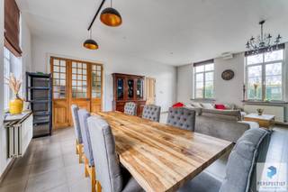 Ruime (225 m²) en hedendaagse woning met tuin & 2 privatieve autostaanplaatsenASSEBROEK - Richtprijs - 475.000 EUR - In Assebroek vindt u deze ruime...