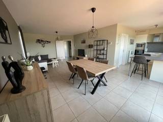 Dit recente 2-slaapkamerappartement (BJ 2014) is niet alleen binnenin piekfijn in orde, ook de groene vergezichten zijn verbluffend. Binnenin is...
