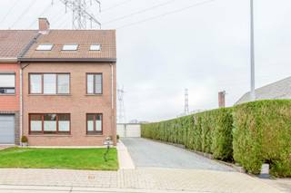 Deze mooie opbrengsteigendom van 3 appartementen is gelegen vlakbij het centrum van Rupelmonde. Scholen en winkels zijn op wandelafstand...