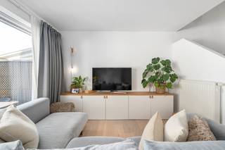[[ DIT PAND NEEMT DEEL AAN DE ERA OPEN HUIZEN DAG OP 13/6 VAN 11:00 TOT 12:00 ]]
<p>Deze goed onderhouden woning biedt een kwalitatieve afwerking en combineert een centrale ligging met een aangename woonomgeving. Op wandelafstand vind je winkels, scholen en openbaar vervoer, terwijl je toch geniet van de rust van een verkeersluwe straat. Dankzij het EPC-label A is de woning energiezuinig en klaar voor de toekomst.</p>

<p>Belangrijkste ruimtes:<br />• Living met ingemaakte kasten en veel lichtinval<br />• Moderne keuken met inductiekookplaat, combi-oven, vaatwasser en diepvries<br />• 4 slaapkamers, deels met dressing en ingemaakte kasten<br />• Badkamer met inloopdouche, ligbad en dubbele wastafel<br />• Bureel met ingemaakte kasten<br />• Berging met aansluitingen voor wasmachine en droogkast<br />• Tuin van 30 m² met terras</p>

<p>Troeven:<br />• Centrale ligging tussen Antwerpen en Brussel<br />• Rustige woonstraat dichtbij alle voorzieningen<br />• Steeds goed onderhouden en kwalitatief afgewerkt</p>

<p>Neem vandaag nog contact op met je ERA-makelaar voor een bezoek. JOUW DROOMHUIS. ZO GEVONDEN!</p>