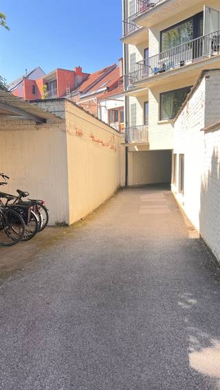 For sale : Centre Leuven - covered pitch (located courtyard with sectional gate)  ...