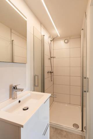 Enkel voor studenten!In dit prachtige herenhuis bevinden zich studentenstudio’s die recent volledig gerenoveerd werden. De studio’s beschikken over...
