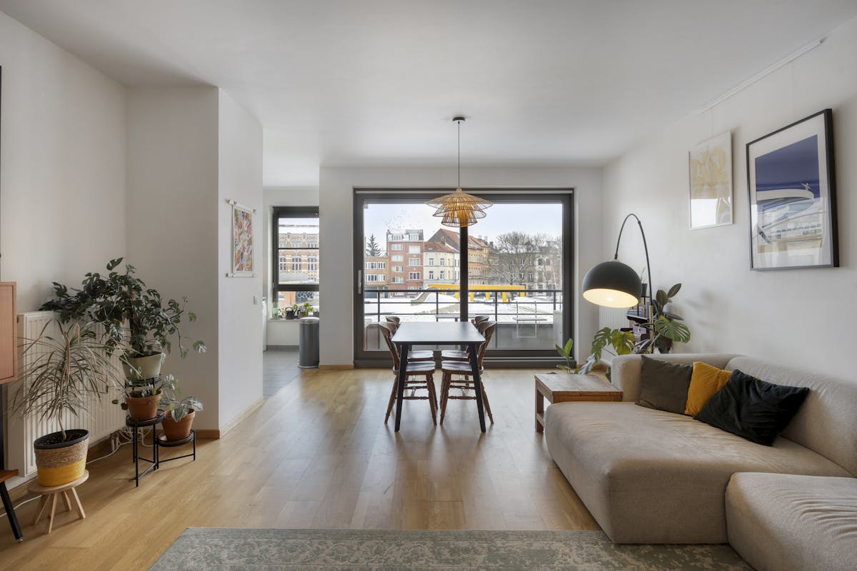 Two bedroom apartment with parking space in Schaerbeek - photo 5