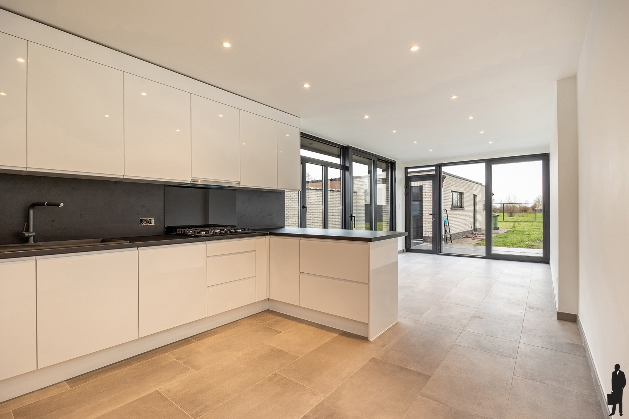 Gerenoveerde bungalow met weids uitzicht en externe garage - foto 5