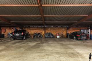 Deze autostaanplaats is gelegen in een overdekt garagecomplex in de rustige en gunstig gelegen Neerlandwijk. De autostaanplaats is toegankelijk...