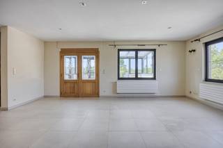 Dit instapklare duplexappartement bevindt zich op de tweede en derde verdieping van een kleinschalige residentie en biedt een ideale combinatie...