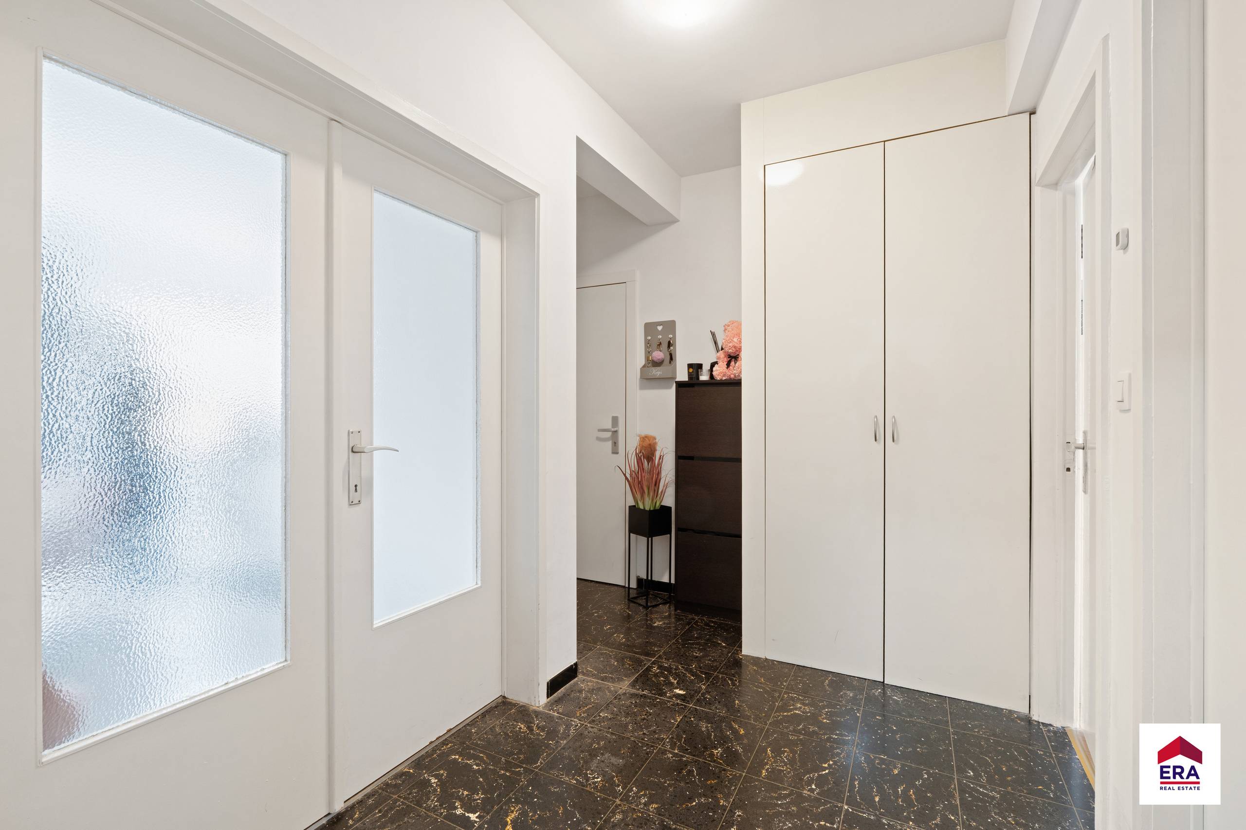 Apartment for sale in Sint-Pieters-Leeuw with 2 bedrooms - photo 2