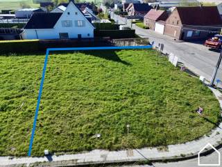 Rustig gelegen bouwgrond voor open bebouwing nabij KortemarkMooi perceel bouwgrond van 511 m² voor een alleenstaande woning (open bebouwing), en dit...