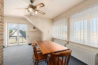 <p>Comfortabel appartement in Koksijde, rustig gelegen nabij het centrum en het openbaar vervoer.</p>

<p> </p>

<p>Dit appartement combineert een aangename ligging met een praktische indeling en veel lichtinval. Dankzij de rustige ligging zonder inkijk geniet u hier van extra privacy en een open gevoel. De leefruimte sluit aan op een zongericht terras waar u in alle rust kan ontspannen. Met 2 volwaardige slaapkamers is dit appartement ideaal als vaste woonst, tweede verblijf of investering aan de kust. Bovendien bevindt u zich dichtbij winkels, openbaar vervoer en een groene omgeving met vrij zicht.</p>

<p> </p>

<p>Belangrijkste ruimtes:<br />• Inkomhal met vlotte toegang tot de verschillende ruimtes<br />• Lichtrijke living met aangename leefruimte en toegang tot het terras<br />• Keuken met praktische indeling<br />• 2 volwaardige slaapkamers<br />• Badkamer functioneel ingericht<br />• Apart toilet<br />• Berging voor extra stockage<br />• Zongericht terras zonder inkijk</p>

<p> </p>

<p>Troeven:<br />• Rustig gelegen met veel privacy en vrij zicht<br />• 2 volwaardige slaapkamers<br />• Zongericht terras om optimaal van de buitenruimte te genieten</p>

<p> </p>

<p>Neem vandaag nog contact op met je ERA-makelaar voor een bezoek.</p>

<p> </p>

<p>JOUW DROOMAPPARTEMENT. ZO GEVONDEN!</p>
