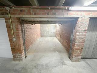 Garagebox te huur, gelegen in een residentieel gebouw met afgesloten toegangspoort.<br /><br />De garagebox is voorzien van verlichting en is onmiddellijk beschikbaar.<br /><br />Huurprijs: € 130 per maand.