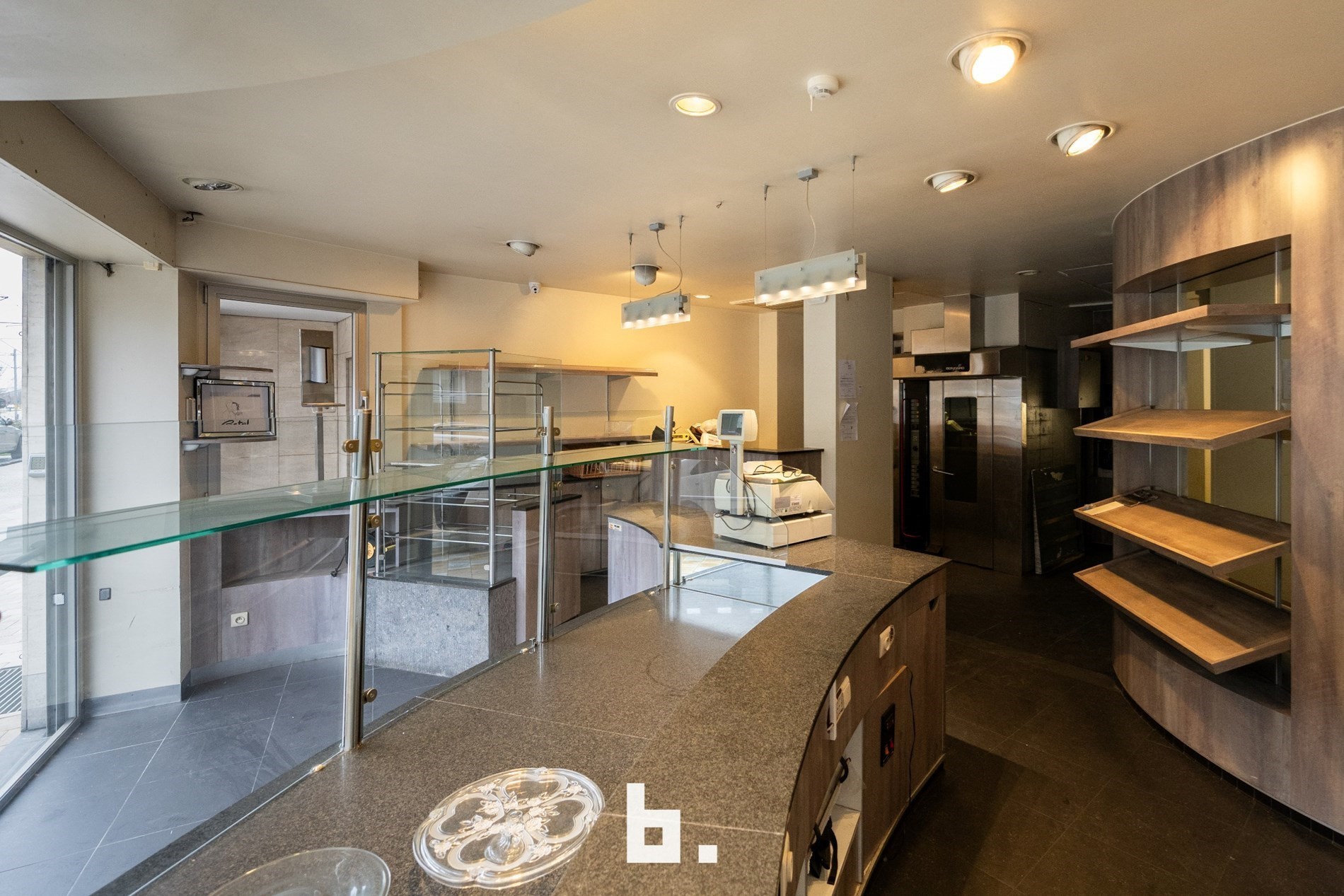 Winkelpand op commerciële ligging geschikt voor verschillende doeleinden - foto 2