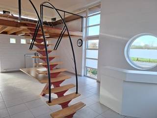 In de Eekstraat in Zele bevindt zich deze ruime, lichtrijke kantoor- of handelsruimte met tal van mogelijkheden. Ideaal voor het inrichten van...