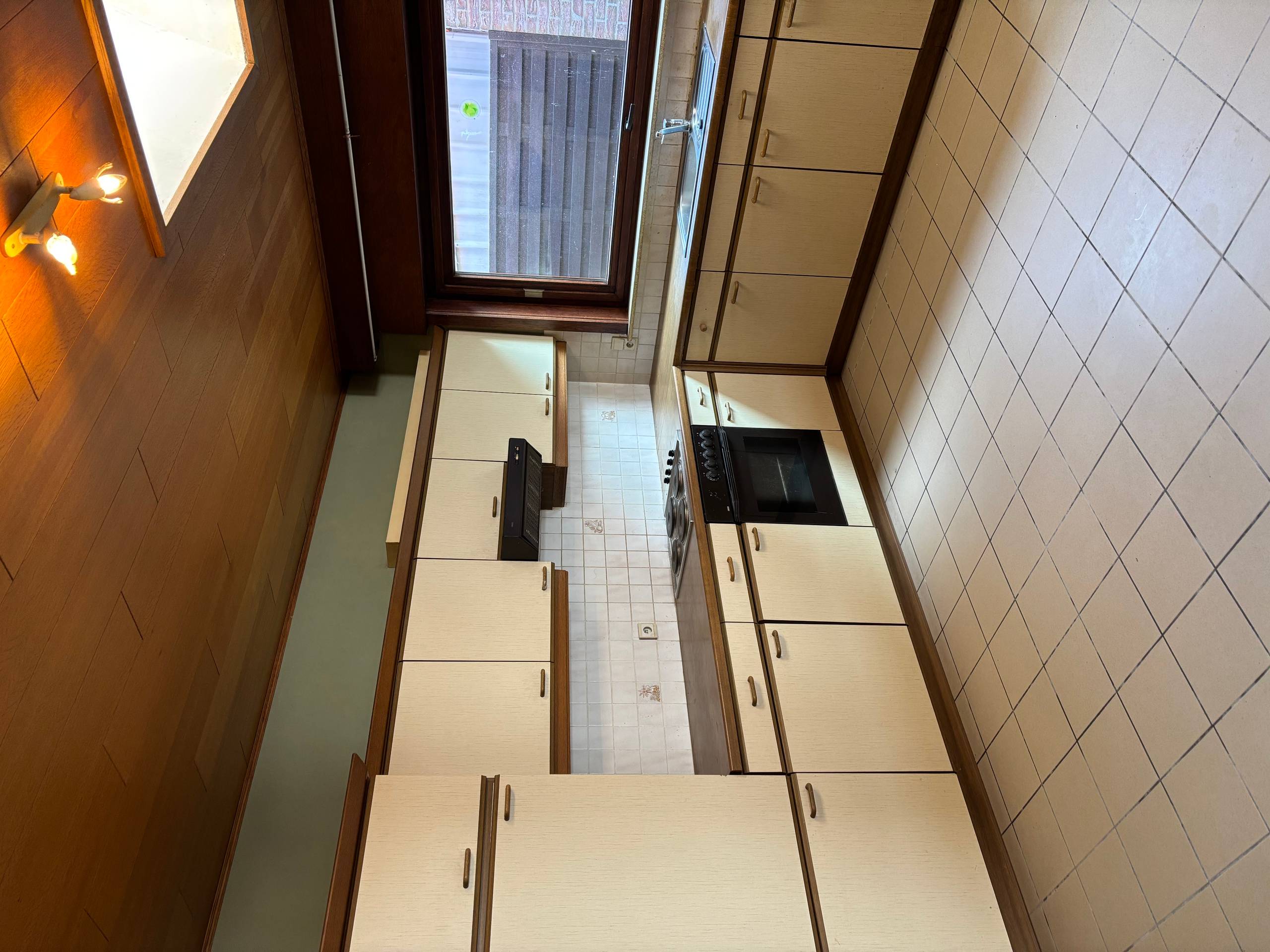 Ruime woning met garage en 3 slaapkamers te koop. - foto 5