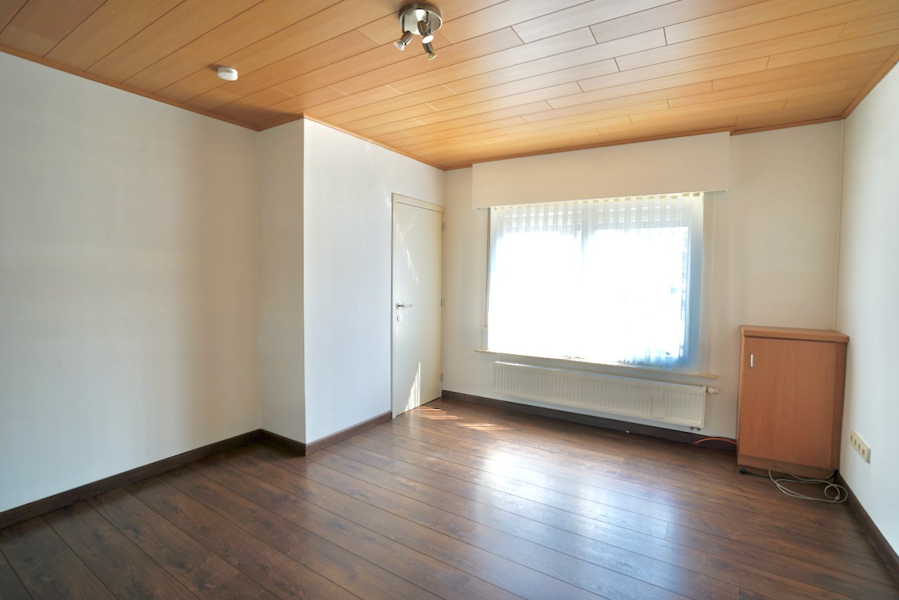 Instapklare woning met 3 slaapkamers in het hart van Bassevelde - foto 4