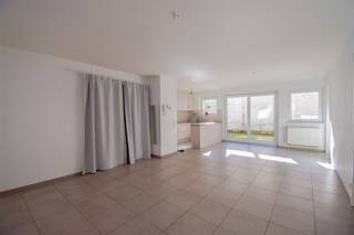 St-Niklaas, Kleine Heimelinckstraat 1 bus 1, Ruim gelijkvloers appartement aan de rand van de stad met inkom, afzonderlijk gastentoilet en...