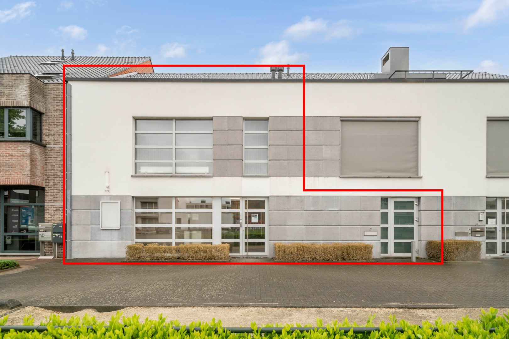 Ruim bedrijfsgebouw te koop - foto 2