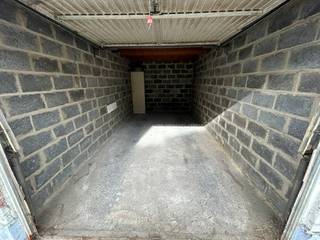<u>Wervik - Garage te koop met een oppervlakte van 15m².</u>
<p>Garage te koop in de <strong>Rekestraat te Wervik</strong>. Ideaal als parkeerplaats, opslagruimte of investering. Praktisch gelegen en interessant voor zowel eigen gebruik als verhuur.</p>
<p><strong>Interesse? Neem gerust contact op voor meer informatie of een bezoek.</strong></p>