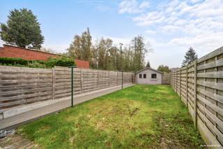 Woning met 3 slaapkamers en tuin te Moorslede.Deze woning bestaat uit: Gelijkvloers: Inkomhal met gastentoilet, gezellige woonkamer/eetkamer,...