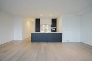 Klassevol appartement met 2 slaapkamers in het hart van de stad. De zonnige lichtrijke living, 2 aangename terrassen en de kwalitatieve afwerking...