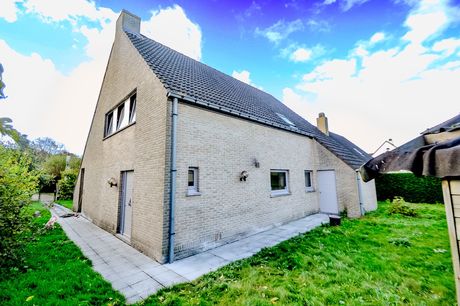 Volledig instapklare villa met 4 slaapkamers in een rustige, doodlopende residentiële villawijk. - foto 4