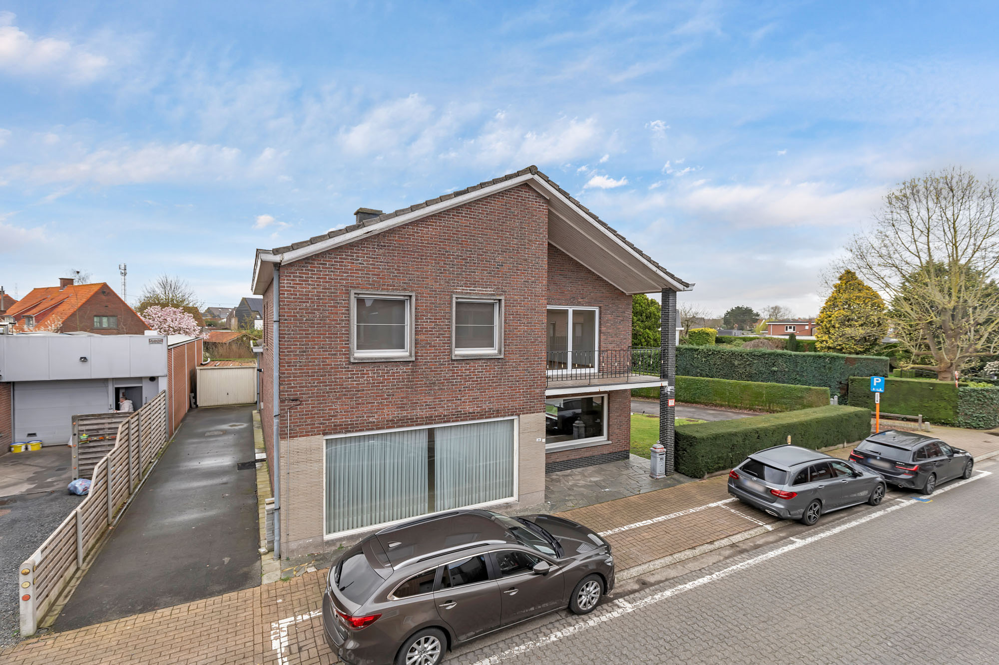 Zeer ruime woning met handelsruimte, garages en zonnige tuin - foto 2